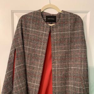 Cape with neck closure